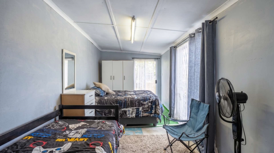 5 Bedroom Property for Sale in Electric City Western Cape